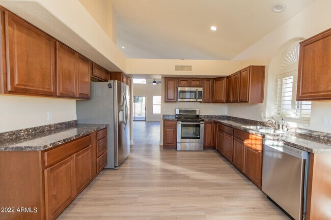 Building Photo - 4368 W Wahalla Ln