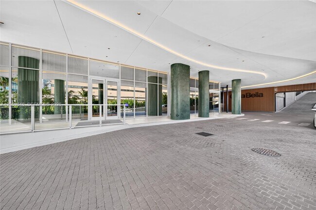 Building Photo - 1400 Biscayne Blvd