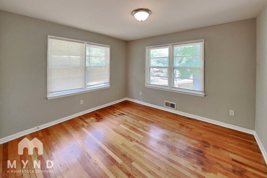 Building Photo - 1081 McCalla St NE