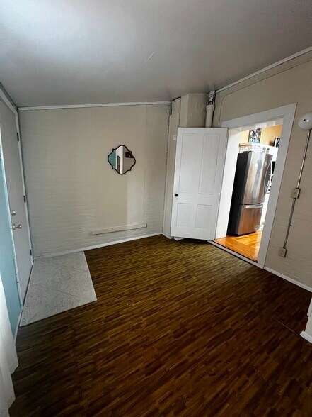 bonus room off kitchen - 456 N Main St