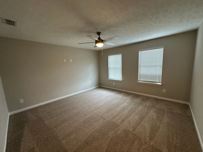 Building Photo - Brand New Townhome In Shelbyville - MOVE I...