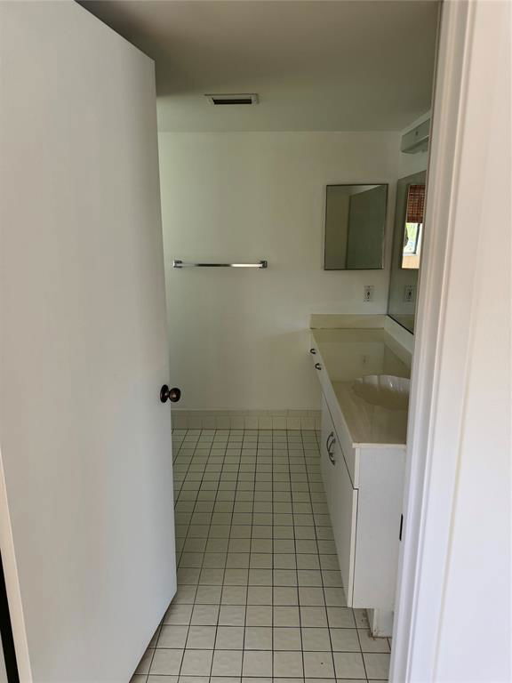 Building Photo - 2334 S Cypress Bend Dr