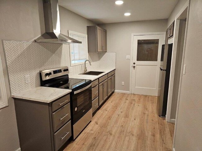 Building Photo - 13825 Dry Creek Rd