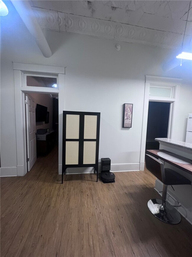 Building Photo - 116 N Broadway St