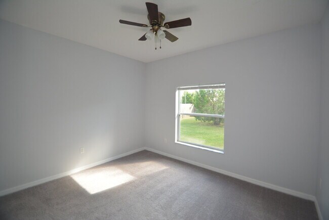 Building Photo - "Charming 3-Bed Oasis in Palm Coast - 1,85...