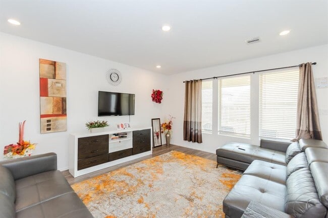Building Photo - 5007 Dunstable Manor Ln