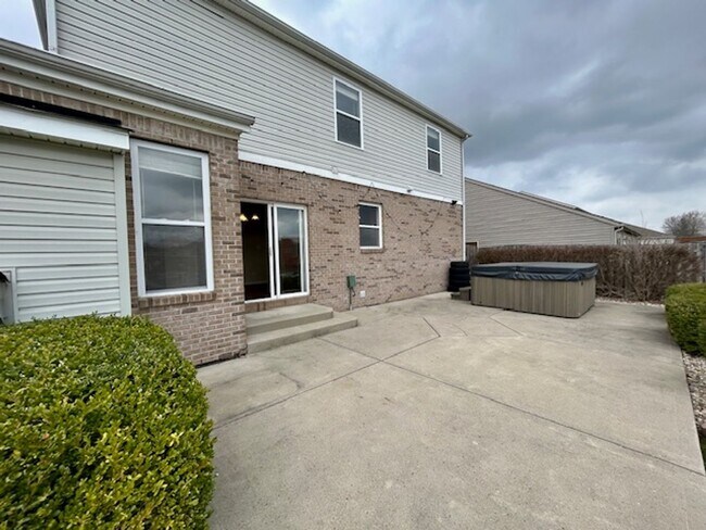 Building Photo - Beautiful 2 Story, 4 Bedroom, with a Full ...