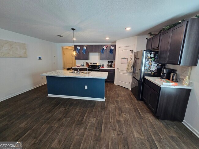 Building Photo - 108 Landing Blvd