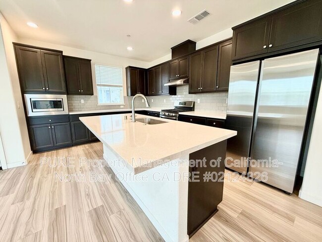 Building Photo - 1823 Pico St