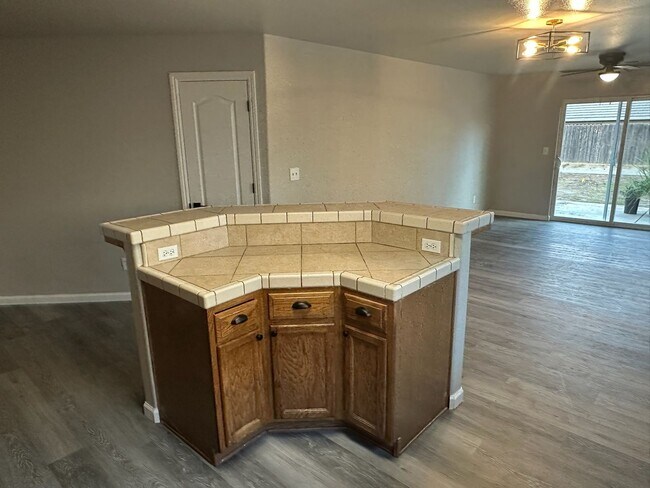 Building Photo - 4106 W Prospect Ave