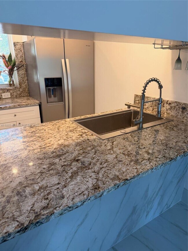 Building Photo - 10181 Twin Lakes Dr