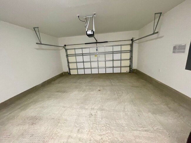 Building Photo - Home for Rent in Hoopili (Lehua) 4 BED/2.5 BATH + Garage!