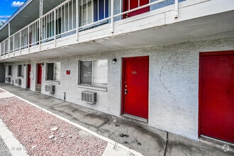 Building Photo - 35 N May