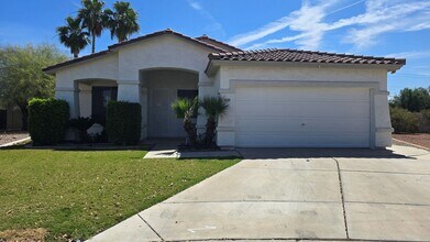 Building Photo - Clean and Cozy home in desirable area!