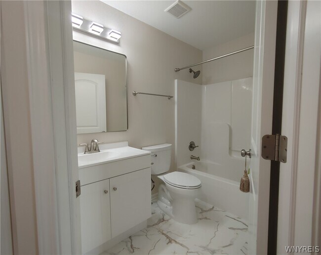 Building Photo - 441 Riverwalk Dr