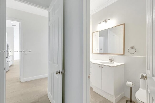 Building Photo - 5765 SW 84th St