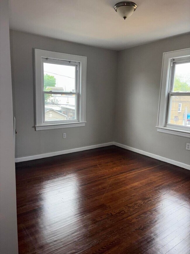 Building Photo - 28 Beechwood Pl