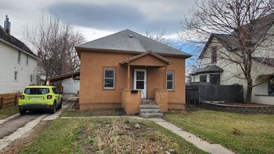 Building Photo - 405 E Spruce St