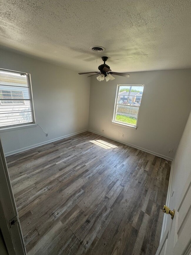 Building Photo - 3 BEDROOM 1 BATHROOM HOME FOR RENT!