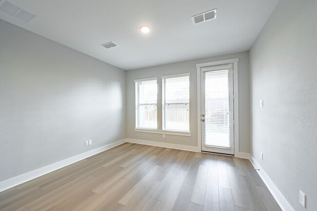 Building Photo - 10916 Brambling Wood Dr