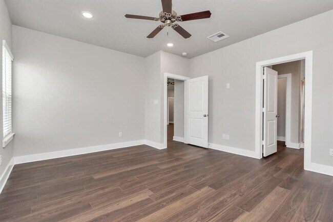 Building Photo - 10638 Cascade Crk Dr
