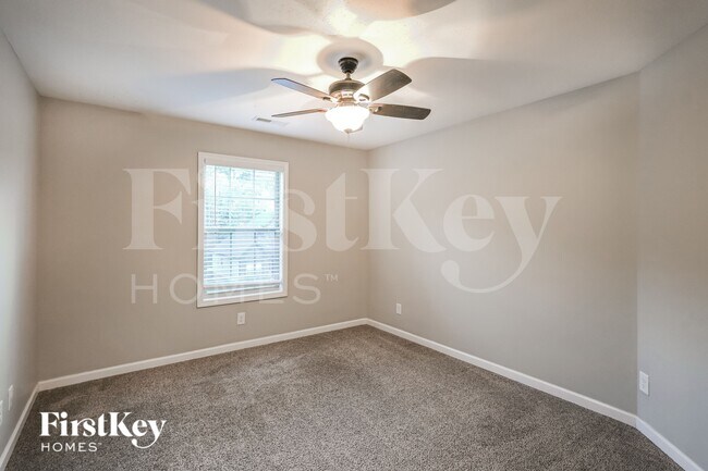 Building Photo - 1586 Raven Rd