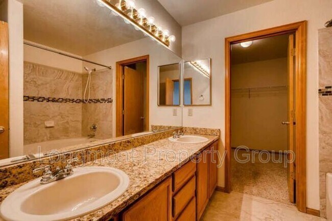 Building Photo - 709 Clarendon Dr