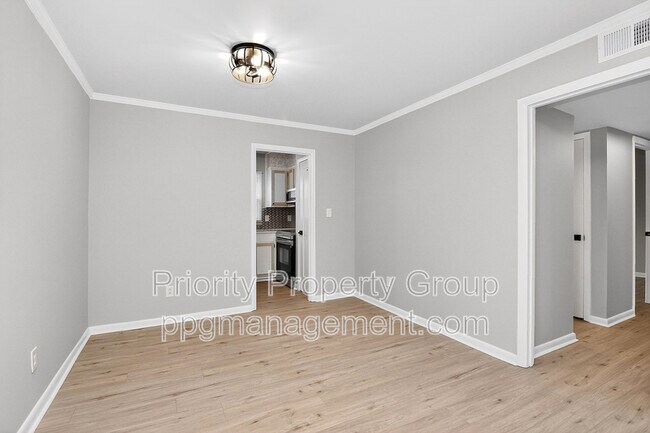 Building Photo - 4601 Coronado Dr