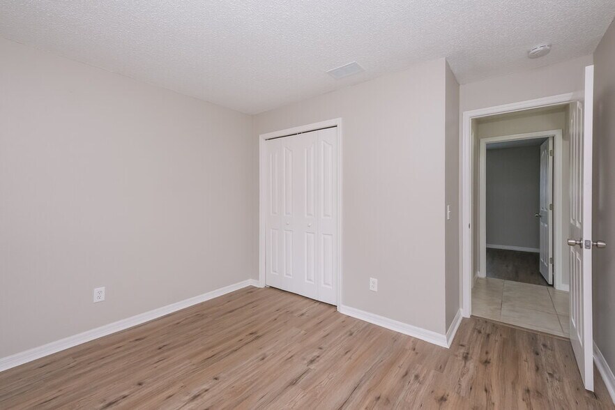 Building Photo - 5616 Brookdale Way