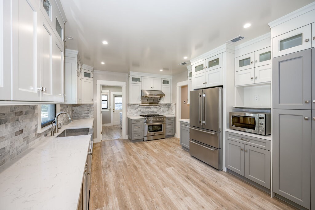 Building Photo - 494 S Marengo Ave