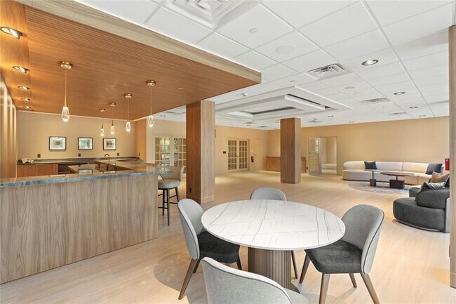 Building Photo - 4900 N Ocean Blvd