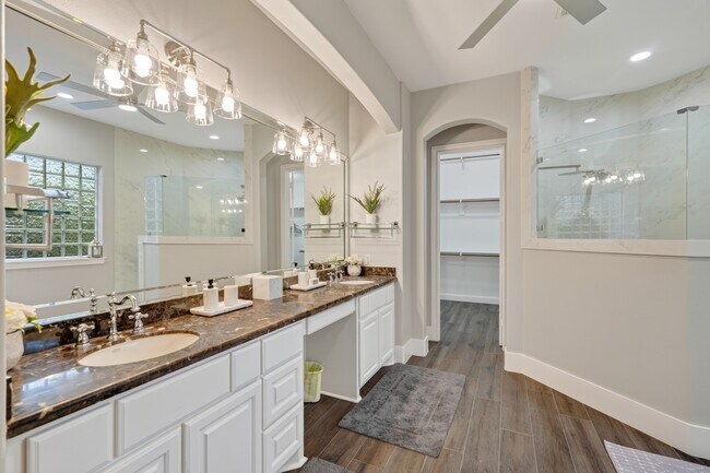 Building Photo - 110 S Veilwood Cir