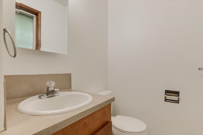 Building Photo - Charming 3 bedroom 3 bathroom house in Tigard!