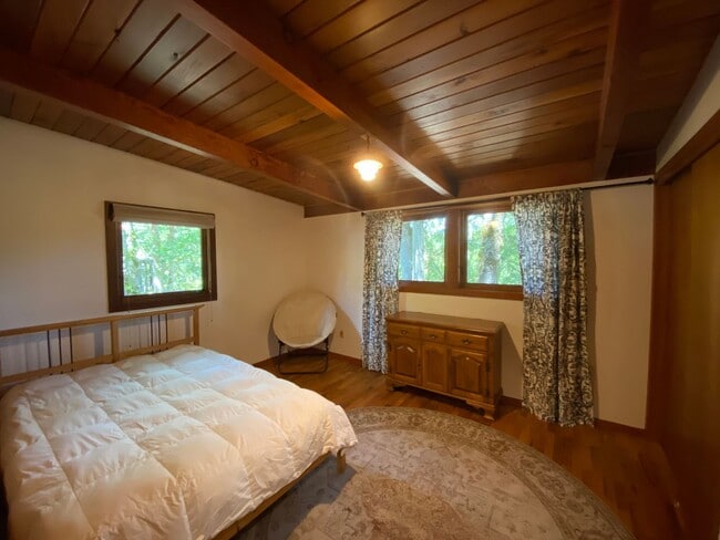 Building Photo - ALL UTILITIES INCLUDED! ~ 3 Bedroom 1 Bath