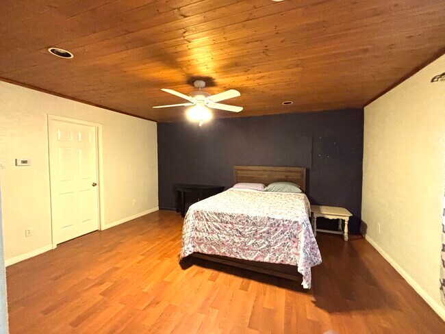 Building Photo - 4901 Timber Ln