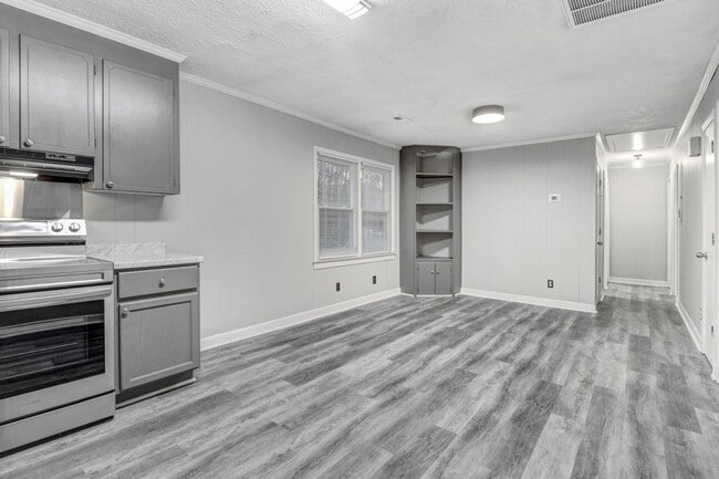 Building Photo - MOVE-IN READY! 3 BR, 1 BA Brick Ranch *EXCELLENT Wayne Mem. Drive Location!*