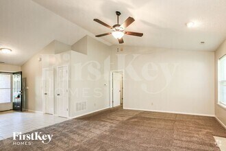 Building Photo - 557 E Pine Ridge Dr