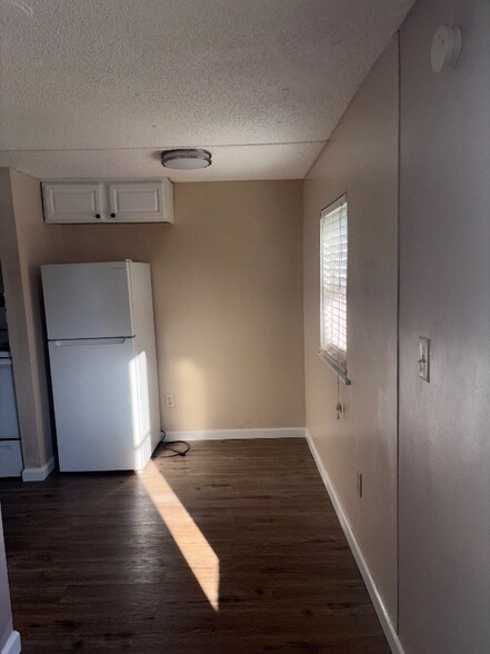 Building Photo - 15 Little Ln