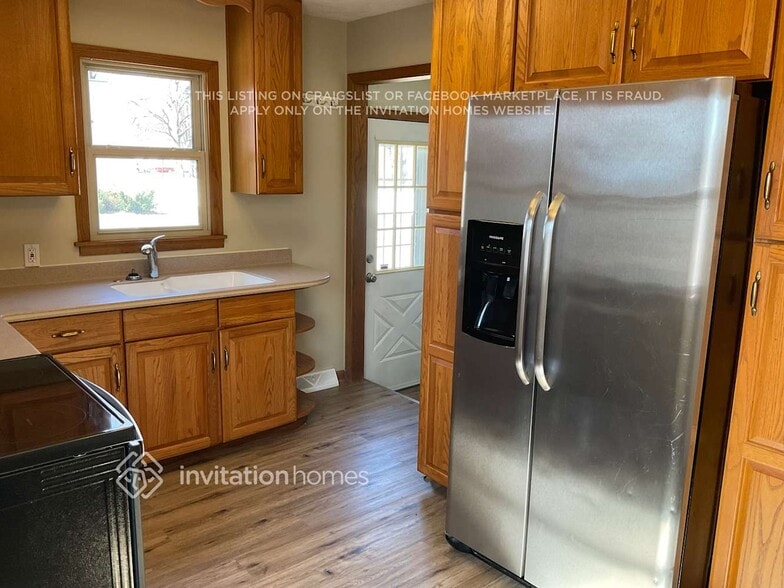 Building Photo - 2713 W 71st 1/2 St