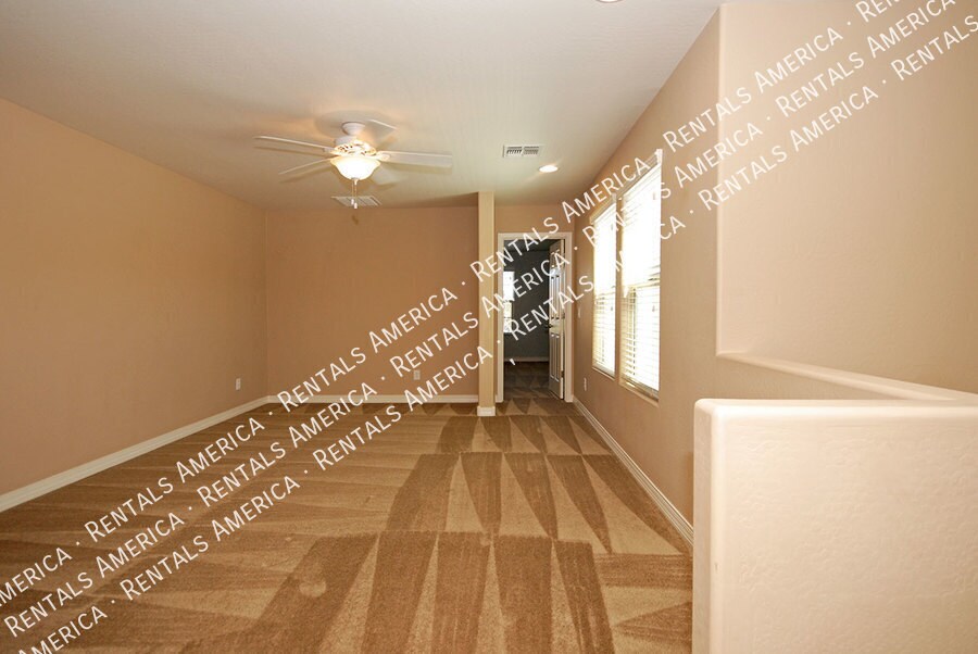 Building Photo - 8959 W Northview Ave
