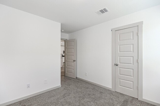 Building Photo - 14826 Cold Water Dr