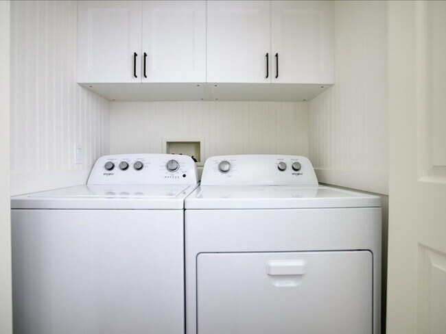 Building Photo - ** WOW $500.00 OFF FIRST FULL MONTHS RENT ...