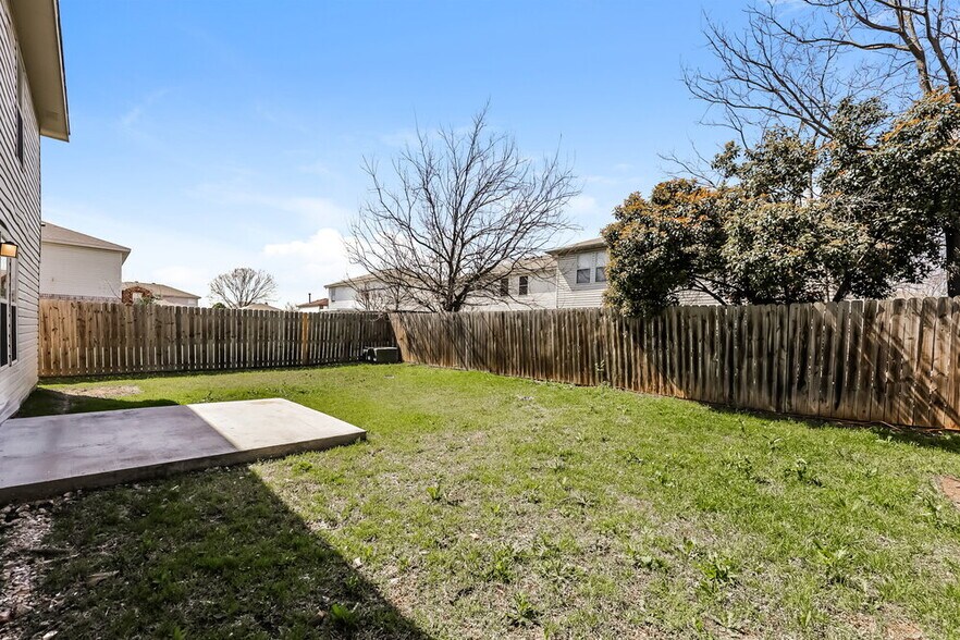 Building Photo - 8764 Stonebriar Ln