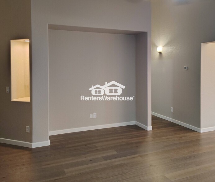 Building Photo - 1739 N Sinova