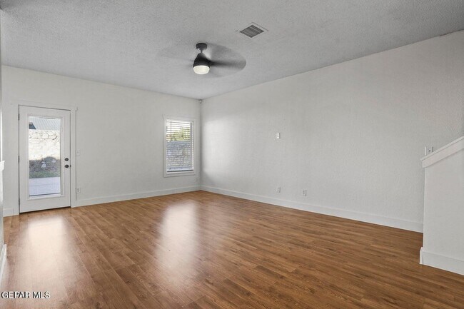 Building Photo - 11025 Bullseye St