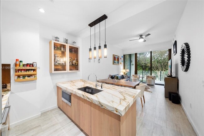 Building Photo - 2831 S Bayshore Dr