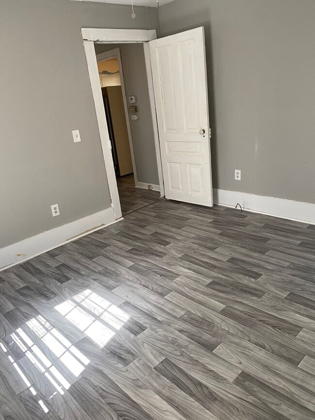 Building Photo - 2512 Crescent