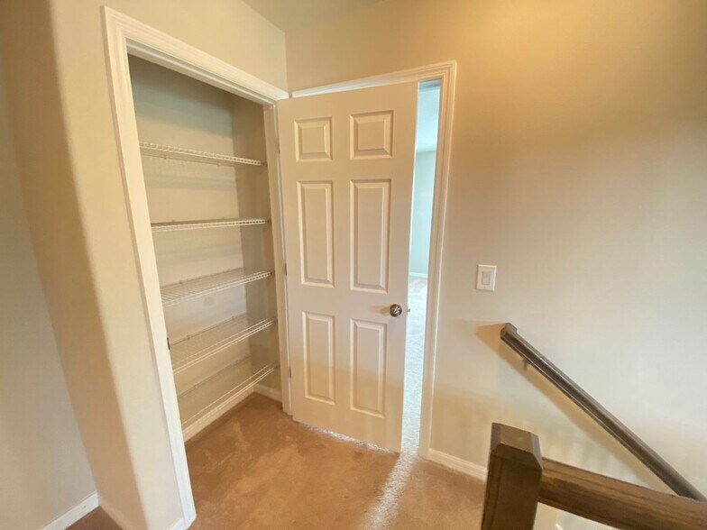 Building Photo - 3Bdrm 2.5 Bath 2-Car garage ---- Tapestry ...