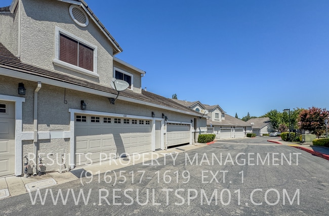 Building Photo - Lovely 3 bedroom in great location