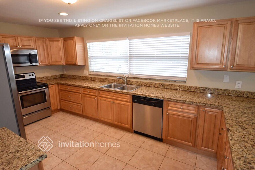 Building Photo - 250 SW 12th Ave